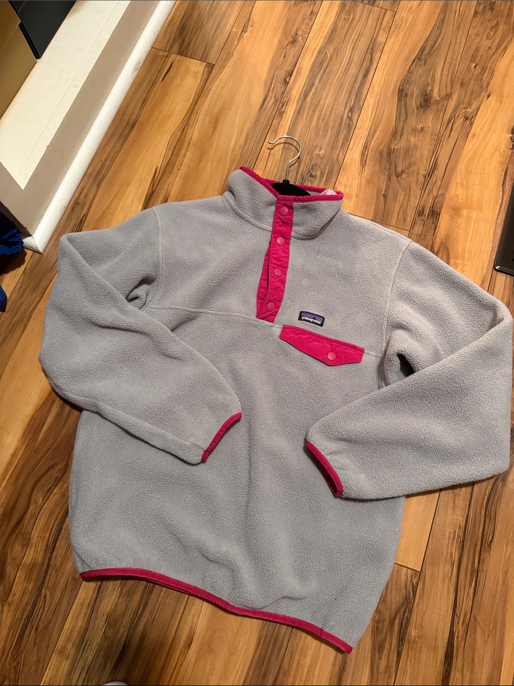 Patagonia XL Girls Synchilla Light Gray Fleece Pullover with Pink Accents